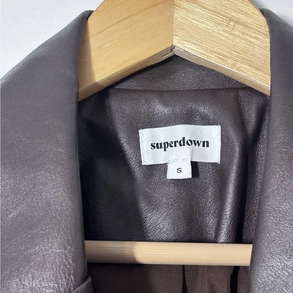 Superdown Revolve Blakely Brown Faux Leather Cropped Blazer Jacket Size S NWT - Picture 3 of 7